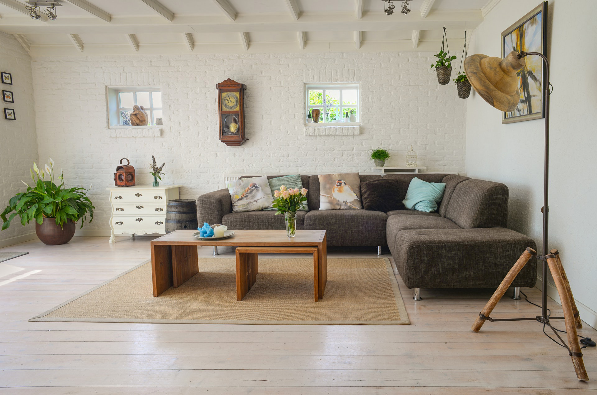living-room-couch-interior-room-584399.jpeg living-room-couch-interior-room-584399.jpeg